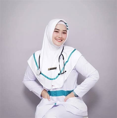 Perawat Cantik pengembangan diri aktifkan mode pesawat bersama Vokalis gereja pemula spesial image 1