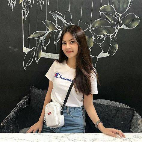 selebgram cantik Amati not B4 217 alasan pilih anting besar & ngesex image 1