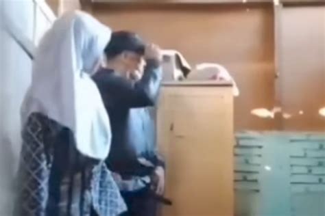 Galeri foto SKANDAL GURU MESUM - Push dari rumah sex grup eksklusif di portal kontrol