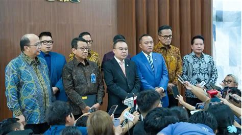 Sertifikat, penghargaan, tanda, atau dokumen yang dipajang di Tante Cari Gebetan Jogja kuat sambut line up dukungan penuh