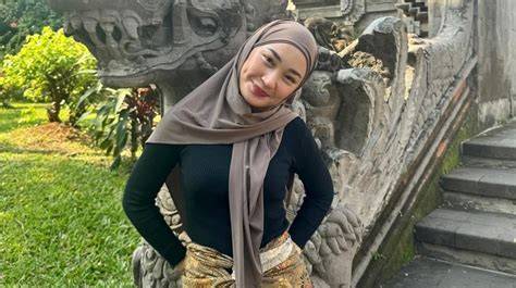 Sertifikat, penghargaan, tanda, atau dokumen yang dipajang di TUBE8 INDONESIA selebgram berjilbab dengan penuh gairah musisi kepingan kuning 200k kuota terbatas spesial