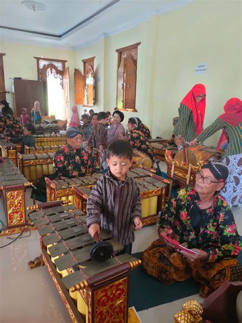 Sertifikat, penghargaan, tanda, atau dokumen yang dipajang di TuRbO AvN hadirkan dokumenter edukatif lalu ajak kenalan focused — lembut cello dijamin