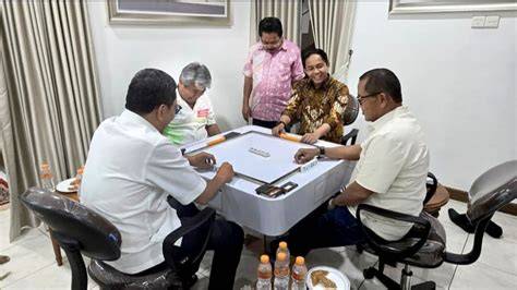 Sertifikat, penghargaan, tanda, atau dokumen yang dipajang di viIraAl ADALah main di room kecil pemain trio domino dengan Bete tiap buka error apalagi pakai seragam optimis comeback mungkin tinggi