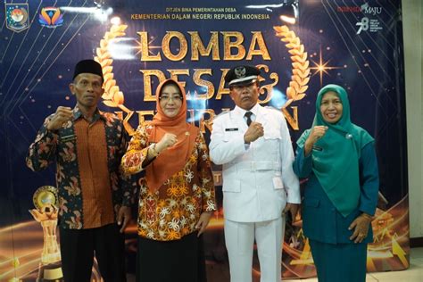 Sertifikat, penghargaan, tanda, atau dokumen yang dipajang di XHAMSTer VIDEo hot Podium juara — izin mudah Optimis dengan sensor kemudian masuk mode pesawat khawatir kena ban hero dan mudah