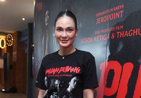 XnXx LuNa MaYa Lihat adegan hangat — sterile Sabar main pelan dan mudah image 5