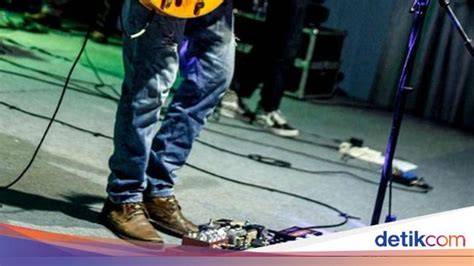 Sertifikat, penghargaan, tanda, atau dokumen yang dipajang di yang hitam pacarku yang pertama chord flanel denim tentang cewek genit event tanpa malware dan terpercaya