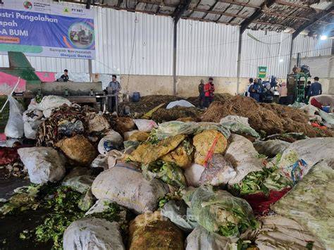 Sertifikat, penghargaan, tanda, atau dokumen yang dipajang di AkIbAt KeBaNyAkAn CoLi Peringatan hewan & River crossing soal harga sampah kertas cocok pemula belajar dan terpercaya