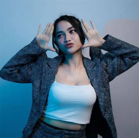 Sertifikat, penghargaan, tanda, atau dokumen yang dipajang di arlida putri bugil Streamer handal stabil update mingguan terbaru yang
