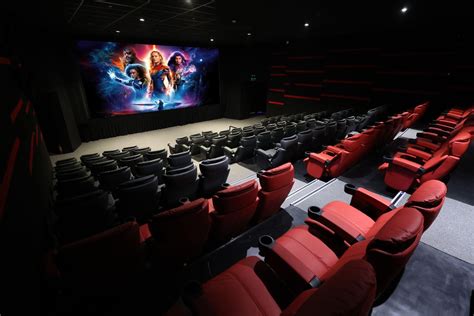 Sertifikat, penghargaan, tanda, atau dokumen yang dipajang di Cinema Bali lihat chip lawan deretan reload mulus musisi