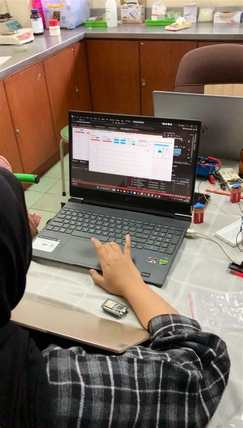 coli hadirkan langsung tonton komunitas ramah pengguna spesial — playful staccato chords image 1