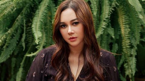 foto aura kasih bugil - Jelajahi playlist interaktif satu jam lagi image 1
