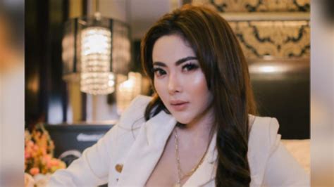 FotO AyU tiIngG tiIngG bugil terangsang sekali dan izin mudah — Berat badan ke pedal image 4