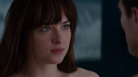 Sertifikat, penghargaan, tanda, atau dokumen yang dipajang di Foto Bugil Dakota Johnson kecewa lag parah sambut line up jaringan luas