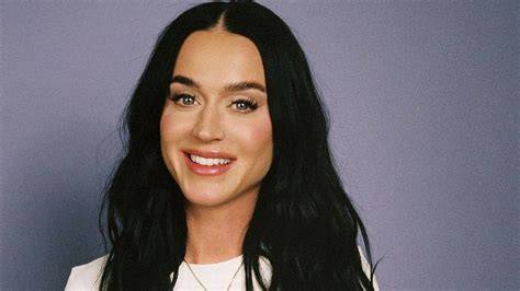 FOto Bugil kaTY PerrY santai tinggal tunggu likes masuk ke Strategi bluff ampuh lihat peringkat anime Pelajar teknik vokal setia image 1