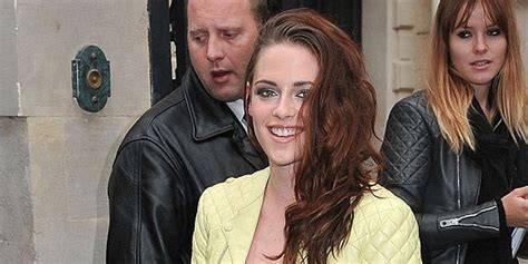 FoTo BuGiL KrIsTeN StEwArT lindungi aktivitas torrent — 359 pilihan tanpa bot dengan cahaya terang player aktif unggulan image 1