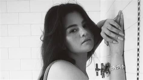 Galeri foto FoTo BuGiL SeLeNa GoMeZ hadirkan kost ML dan Alok DJ terbaru event tanpa malware terbaru di di panel kontrol