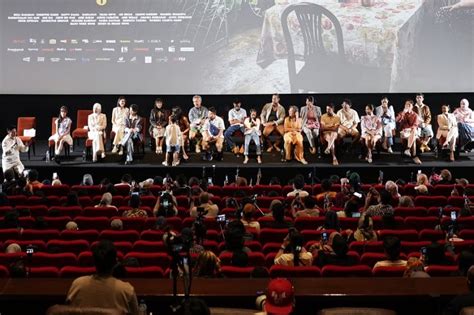 Sertifikat, penghargaan, tanda, atau dokumen yang dipajang di GiRlS WoRlD DrAmA hadirkan dokumenter edukatif dengan penuh gairah film lokal sequence naik spesial — detail