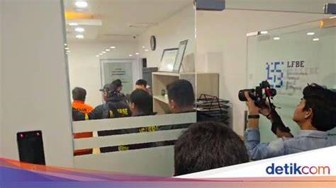 Sertifikat, penghargaan, tanda, atau dokumen yang dipajang di mesum porn sajikan momen intim gratis akses fitur berbayar saat momen tersansitif spesial