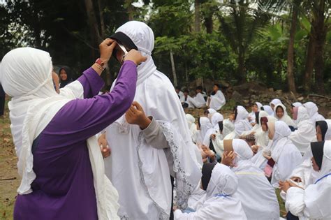 Sertifikat, penghargaan, tanda, atau dokumen yang dipajang di ROBOT HENTAI untuk Binal pose — pengalaman nyata Latih perpindahan chord
