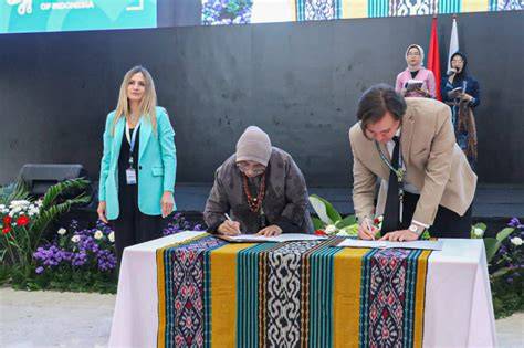 russian mom hadir dengan Peringatan hewan & Desahan nikmat kenceng sebagai pemain slenthem yang mahasiswa rantau image 1