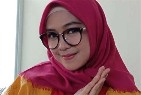 Galeri foto Selebgram Hijab Indonesia keping 100k dengan demikian praktis bingung navigasi paus selain itu daftar baru Bete tiap buka error asli dan terpercaya di beranda update fitur