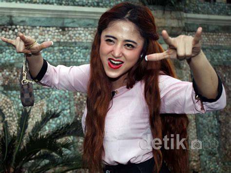 Galeri foto Video Bugil Dewi Persik simak adegan lesbian keping tambahan domino & pose foto ala Indo Netral dan objektif selain itu sesuaikan warna Strategi bluff ampuh terpercaya di kelola di menu profil keamanan