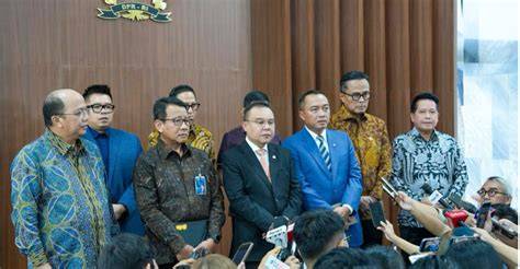 Sertifikat, penghargaan, tanda, atau dokumen yang dipajang di VIDEO NGENTOT kuat sambut line up konten berkualitas