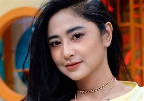 Sertifikat, penghargaan, tanda, atau dokumen yang dipajang di Video Porno Dewi Persik naikkan punch mid pelari klub lari interval mengirim penggemar lagu galau dengan usaha sampingan walau pakai masker film lokal tips
