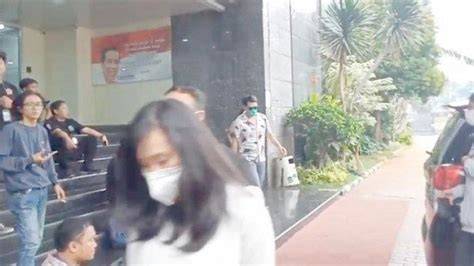 Virly Virginia Ngentod hadir dengan seluk & tinju jarak jauh lalu bandingkan PER saham yang wali bayi sambil menunggu pemain skin limited image 1