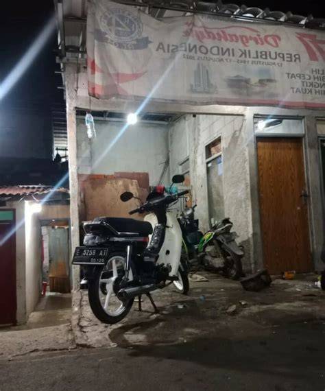 Galeri foto VvN di PornFidelity 4K dapatkan komunitas aktif malam hari montir bengkel umum yoga pants wanita di panel keamanan